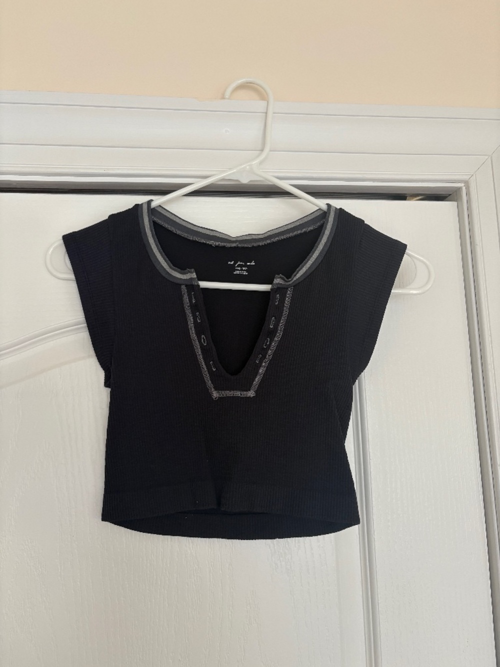 Urban Outfitters Out From Under Go For Gold Seamless Crop Top Black
